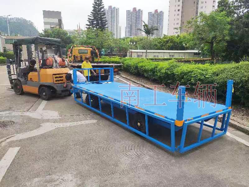 2噸下翻護欄牽引工業(yè)平板拖車 全掛式工具底盤拖車